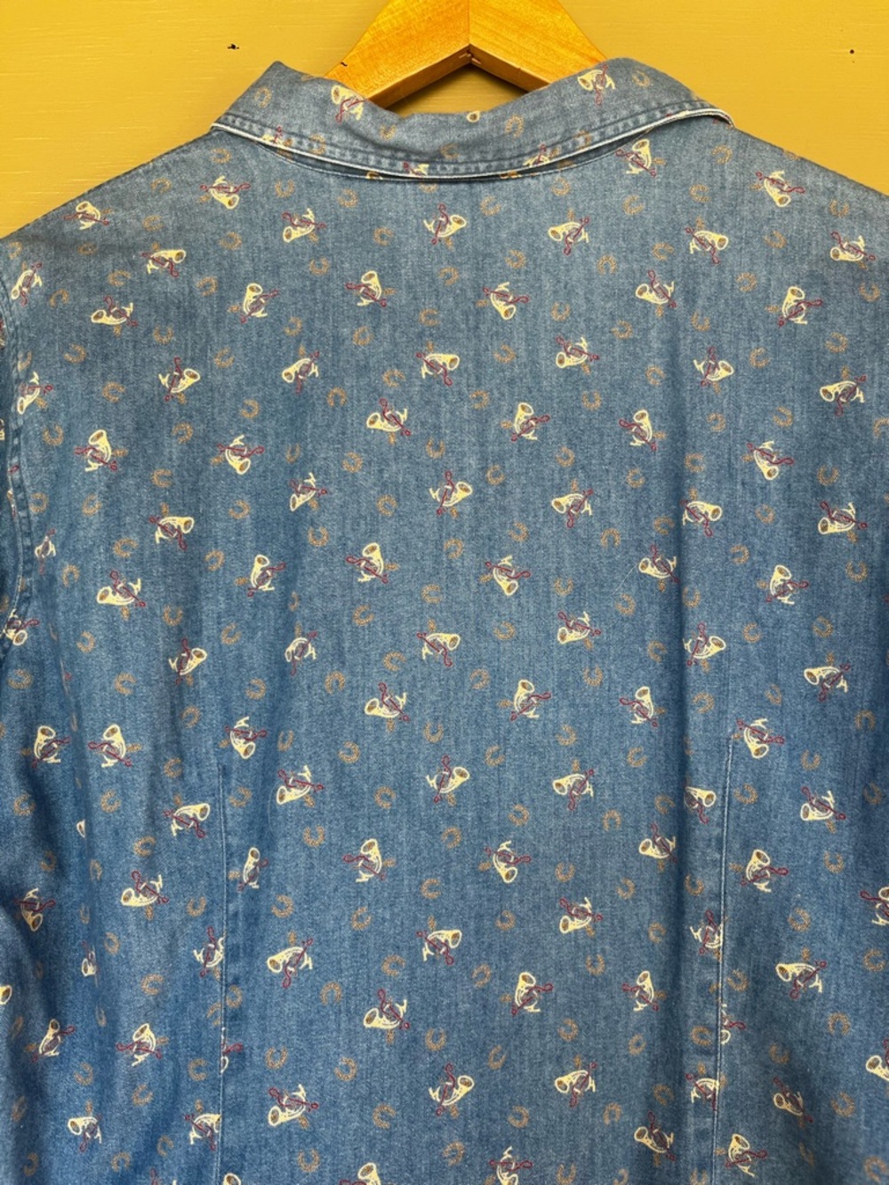 Liz Claiborne Petite Chambray Horseshoe Horn Print Button Down Med Petite - Picture 6 of 9